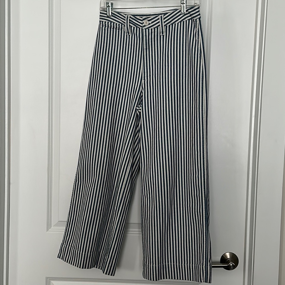 Madewell denim-hi rise, wide leg, cropped,blue and white stripes size 27.